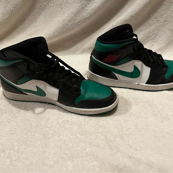 Jordan 1 Mid Green Toe - Picture 2 of 6
